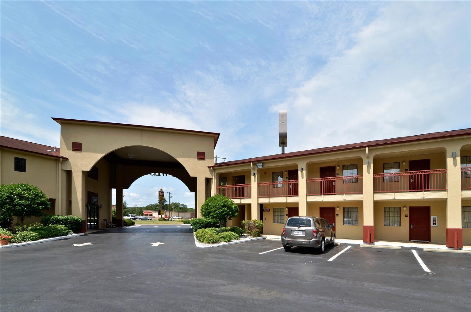 Red Roof Inn & Suites Jackson - Richland Exterior photo