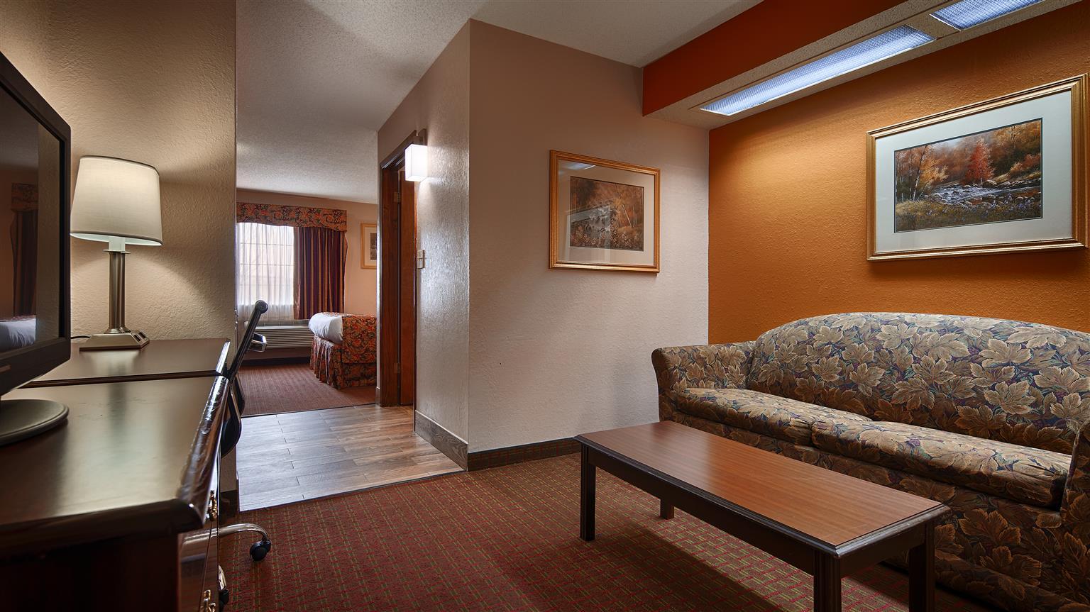 Red Roof Inn & Suites Jackson - Richland Exterior photo